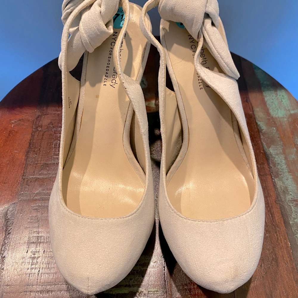 🔥 Elizabeth Brady Cream Suede Wedges with bow